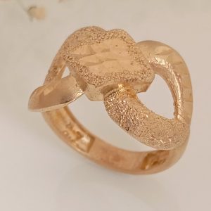 انگشتر زنانه طلاروس مربعی